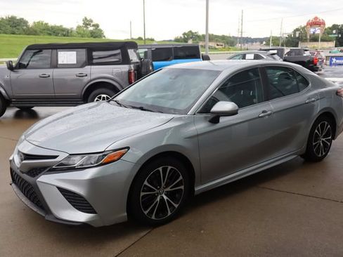 Used 2018 Toyota Camry SE FWD image 5