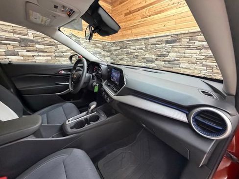 Used 2024 Chevrolet Trax LS FWD image 15