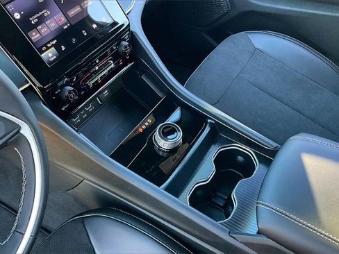 New 2025 Jeep Grand Cherokee L Altitude image 8