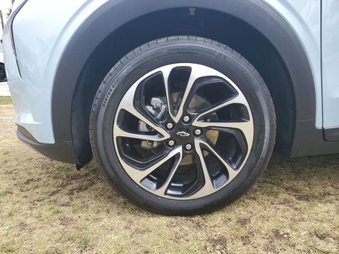 Used 2023 Chevrolet Bolt EUV Premier FWD image 7