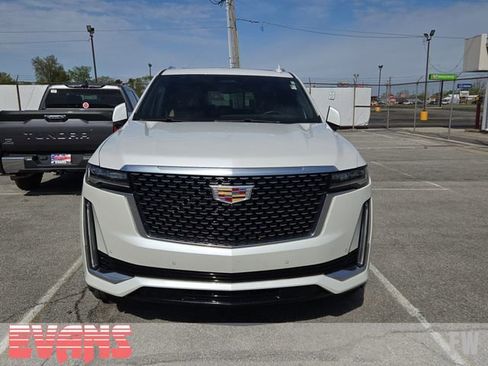 Used 2022 Cadillac Escalade Premium Luxury w/ Performance Package AWD/4WD image 2
