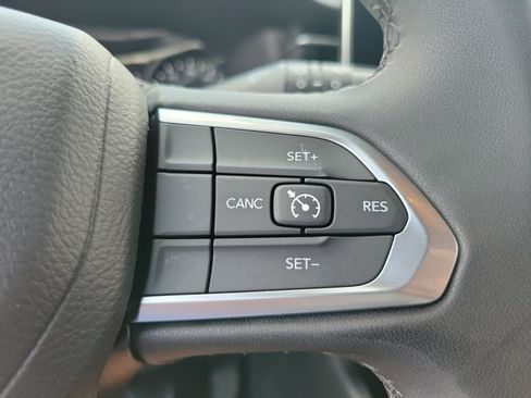 Used 2024 Jeep Compass Latitude AWD/4WD image 16