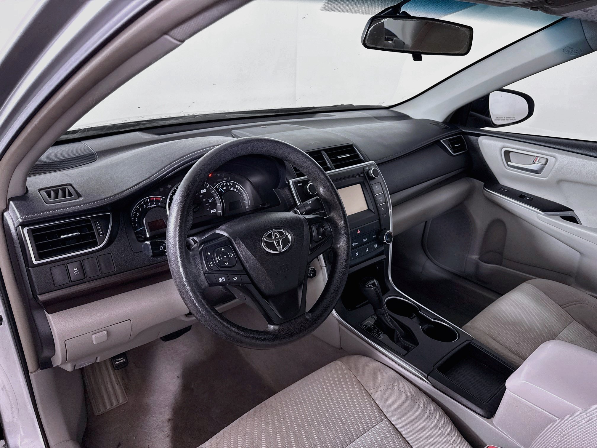 Used 2015 Toyota Camry LE FWD image 9