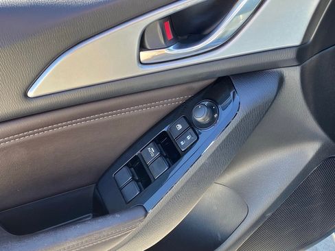 Used 2018 MAZDA MAZDA3 Touring image 9