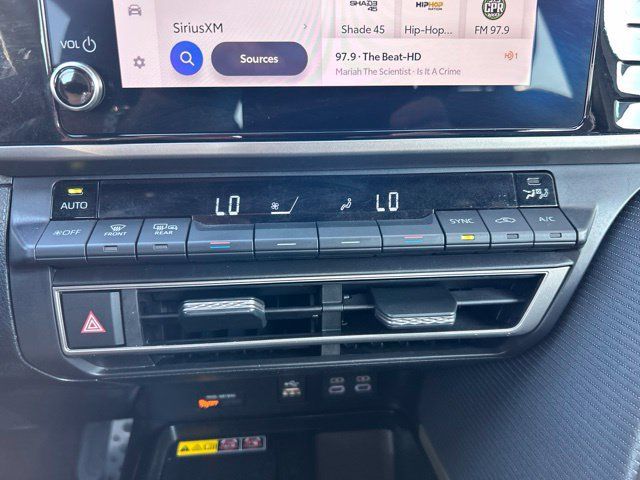 Used 2025 Toyota Camry SE FWD image 13