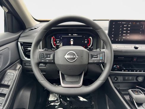 Used 2026 Nissan Rogue SL FWD image 14