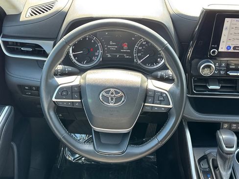 Used 2023 Toyota Highlander LE image 25