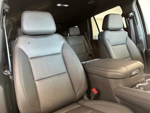 Used 2025 Chevrolet Tahoe Z71 w/ Comfort Package AWD/4WD image 17