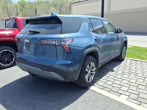 Used 2025 Chevrolet Equinox LT FWD image 4