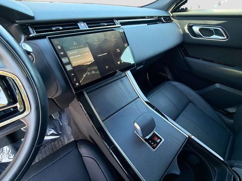 Used 2025 Land Rover Range Rover Velar Dynamic SE image 27