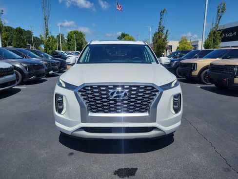 Used 2022 Hyundai Palisade Limited FWD image 2
