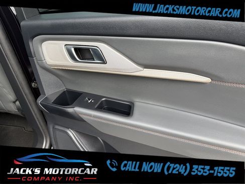 Used 2025 Ford Explorer Active w/ Active Comfort Package AWD/4WD image 36