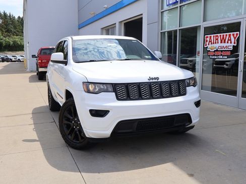 Used 2019 Jeep Grand Cherokee Altitude AWD/4WD image 35