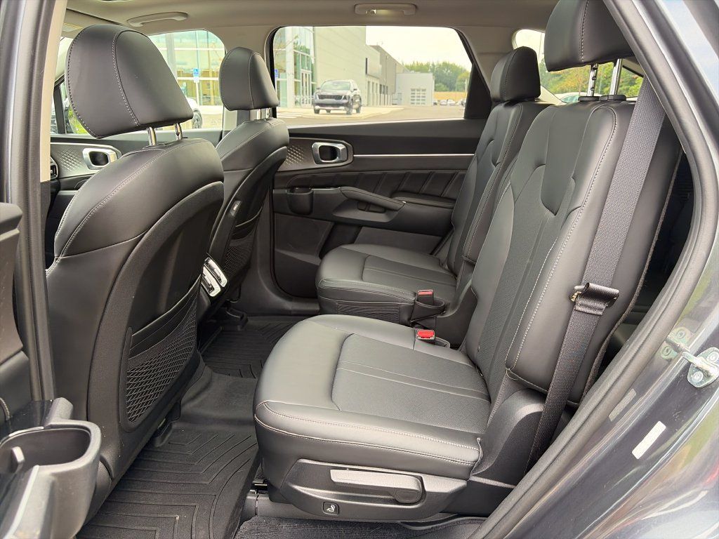 Used 2023 Kia Sorento SX AWD/4WD image 30