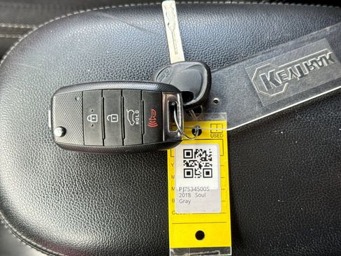 Used 2018 Kia Soul + FWD image 32