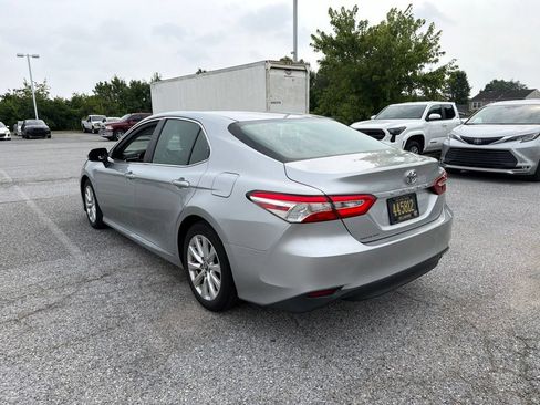 Used 2018 Toyota Camry LE FWD image 3