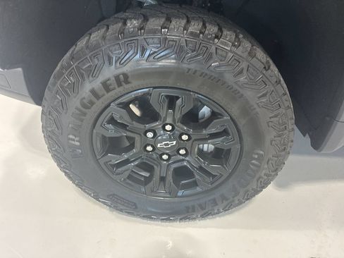 Used 2023 Chevrolet Silverado 1500 ZR2 w/ Technology Package AWD/4WD image 10