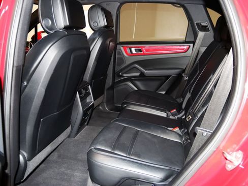 Used 2022 Porsche Cayenne Platinum Edition AWD/4WD image 63