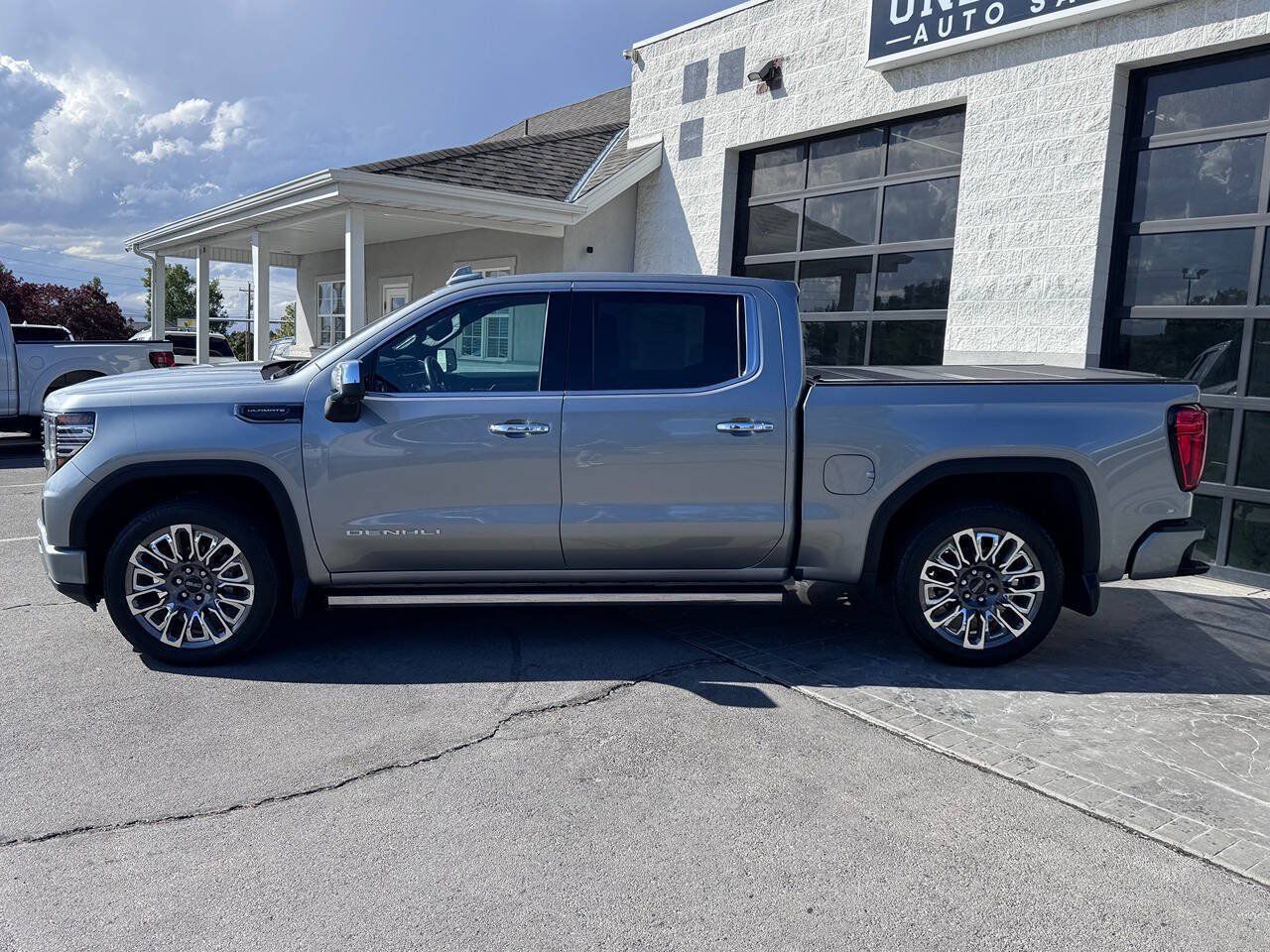 Used 2023 GMC Sierra 1500 Denali Ultimate AWD/4WD image 11