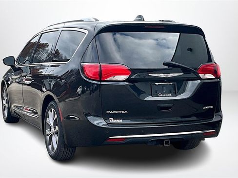Used 2019 Chrysler Pacifica Limited w/ Tire & Wheel Group image 4