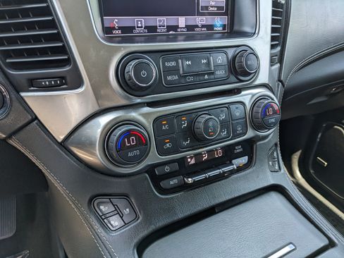 Used 2018 Chevrolet Suburban Premier AWD/4WD image 25