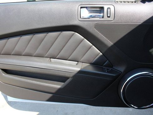 Used 2010 Ford Mustang GT RWD image 82
