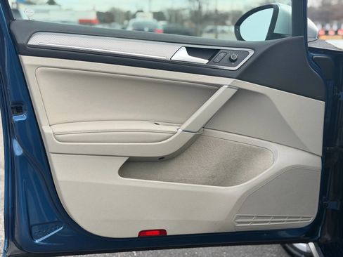 Used 2017 Volkswagen Golf Alltrack S image 12