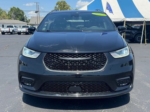 Used 2025 Chrysler Pacifica Limited FWD image 32