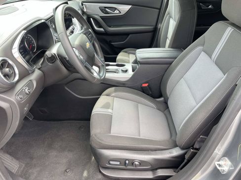 Used 2025 Chevrolet Blazer LT FWD image 16