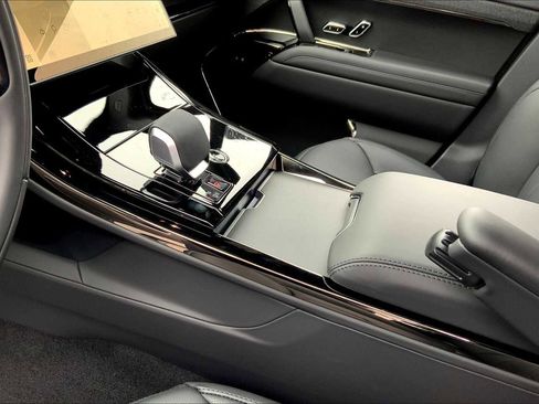 Used 2025 Land Rover Range Rover Sport Autobiography image 10