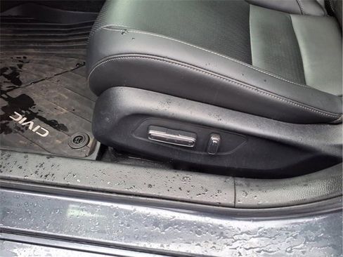 Used 2025 Honda Civic Sport image 18