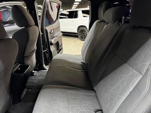 Used 2019 Toyota Tacoma TRD Off-Road w/ Technology Package image 42