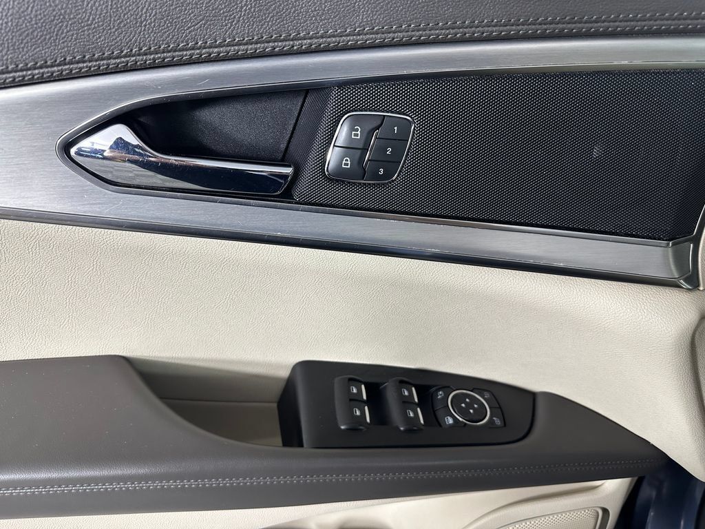 Used 2019 Lincoln Nautilus Premier AWD/4WD image 24