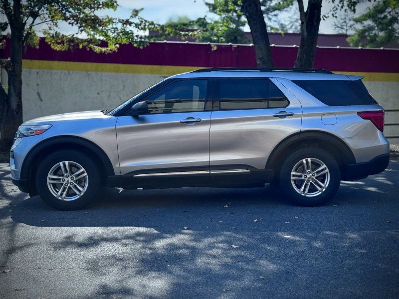 Used 2020 Ford Explorer XLT AWD/4WD image 4