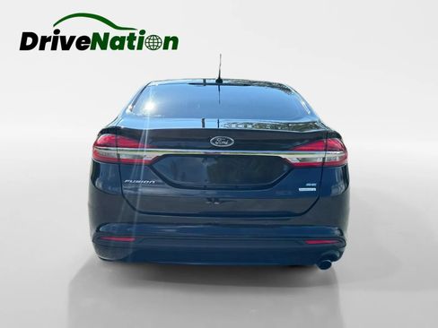 Used 2018 Ford Fusion SE w/ Fusion SE Technology Package FWD image 6