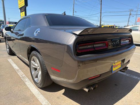 Used 2019 Dodge Challenger SXT RWD image 7