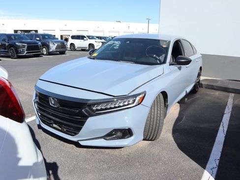 Used 2022 Honda Accord Sport image 3