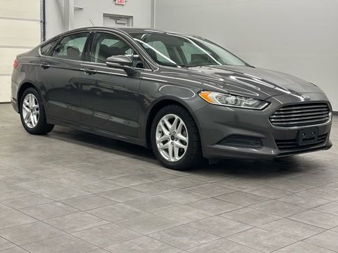 Used 2015 Ford Fusion SE image 1