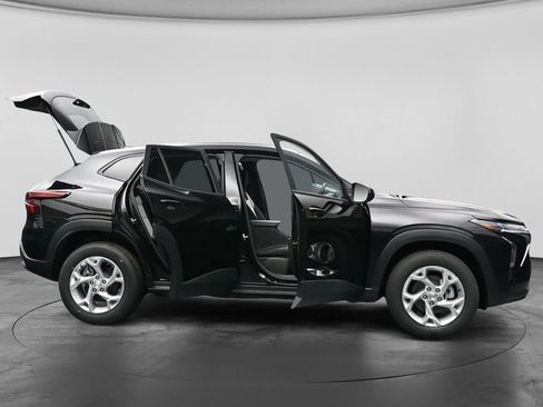 New 2026 Chevrolet Trax LS w/ LS Convenience Package FWD image 58