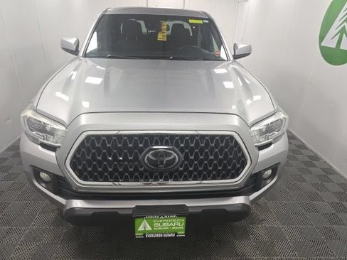 Used 2018 Toyota Tacoma TRD Off-Road w/ Technology Package AWD/4WD image 2