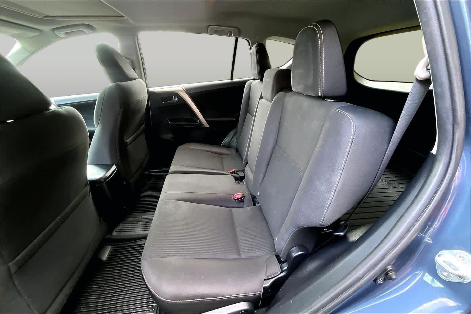 Used 2014 Toyota RAV4 XLE AWD/4WD image 20