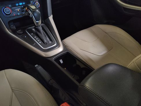 Used 2018 Ford Focus Titanium FWD image 26