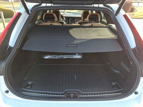 Used 2018 Volvo V90 T5 Cross Country w/ Convenience Package image 28
