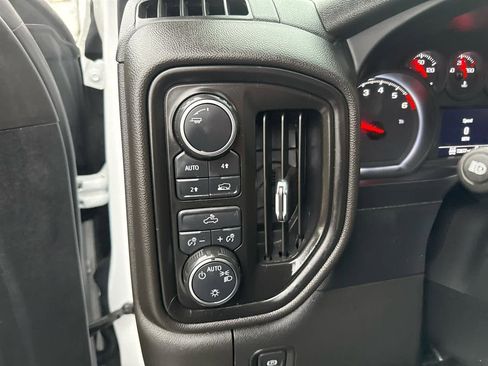 Used 2022 Chevrolet Silverado 1500 W/T w/ WT Value Package AWD/4WD image 18