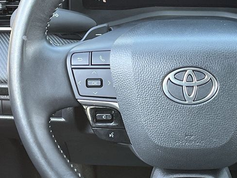 Used 2025 Toyota Camry SE FWD image 12