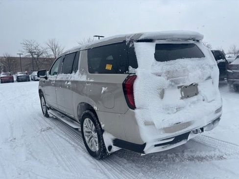 Used 2021 GMC Yukon XL SLT w/ SLT Luxury Plus Package image 8