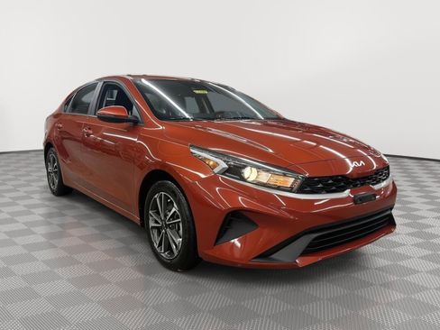 Used 2023 Kia Forte LXS w/ LXS Technology Package image 3