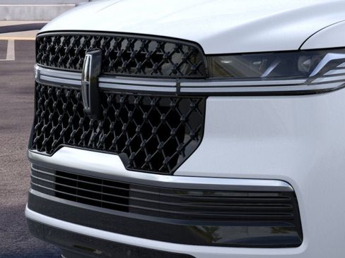 Used 2026 Lincoln Navigator Reserve w/ Jet Appearance Package AWD/4WD image 17