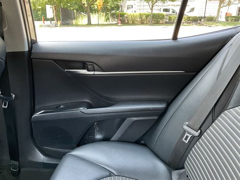 Used 2020 Toyota Camry SE FWD image 15