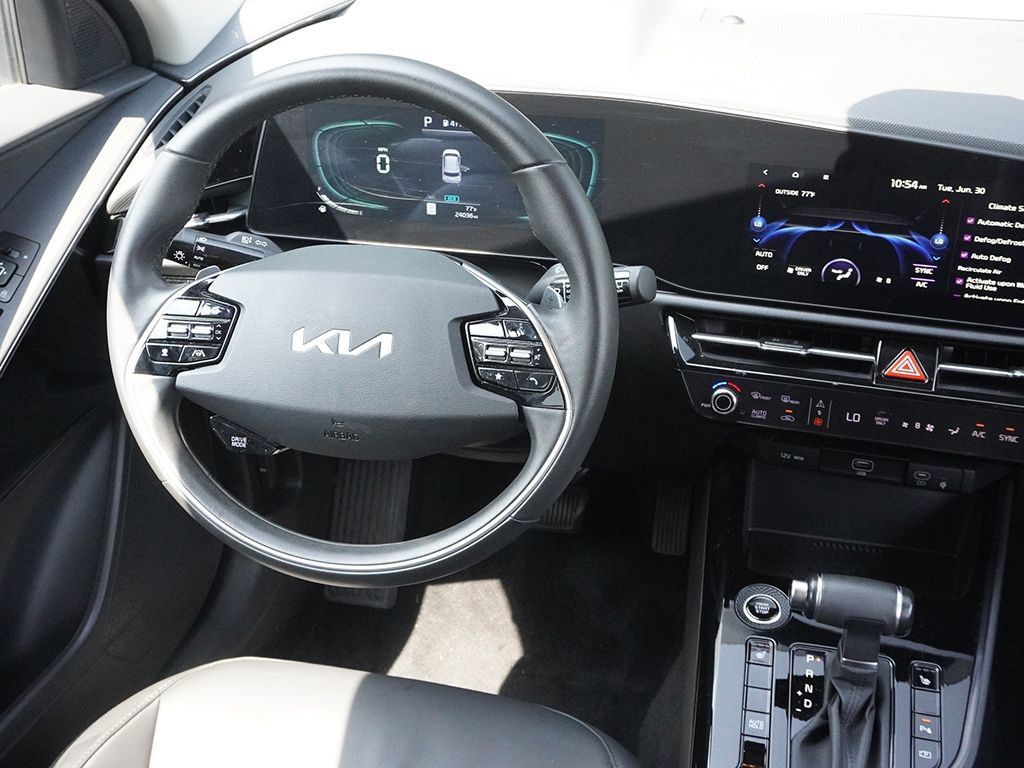Used 2023 Kia Niro EX FWD image 43